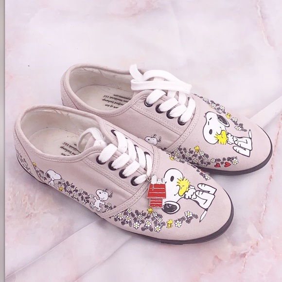 bradford exchange snoopy shoes